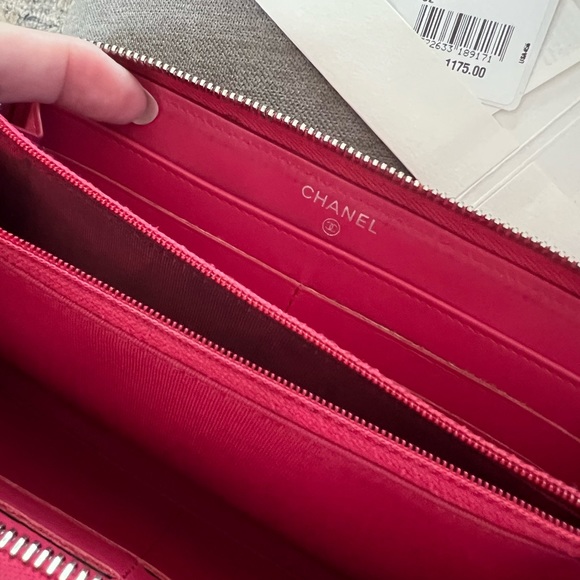 Chanel gusset zip wallet - Picture 9 of 13